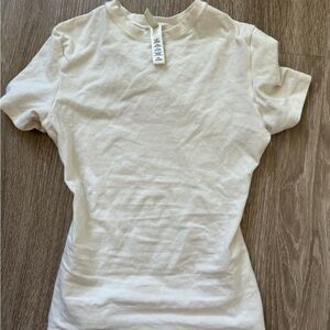 Skims tee shirt